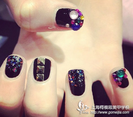 在上海如何选择美甲学校呢之闪闪发亮的美甲