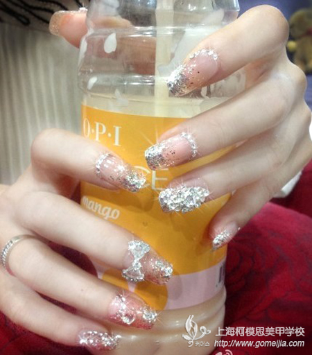 怎样成为形象设计师？需要哪些条件？之想成为专业的形象设计师，去专业的学校培训很有必要