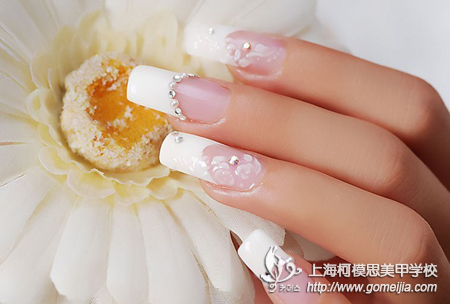 最新公主范的美甲有哪几款？如何打造？之第三款公主范美甲