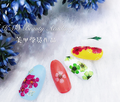 花瓣美甲